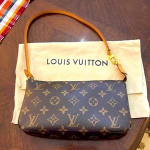 Authentic Louis Vuitton Pochette Accessoires handbag